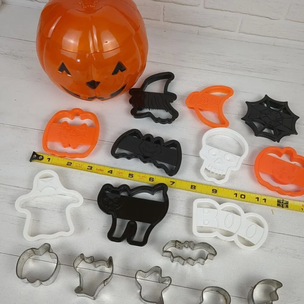 10 Wilton VTG Halloween Cookie Cutters Pumpkin Storage Container + 6 Metal 1996